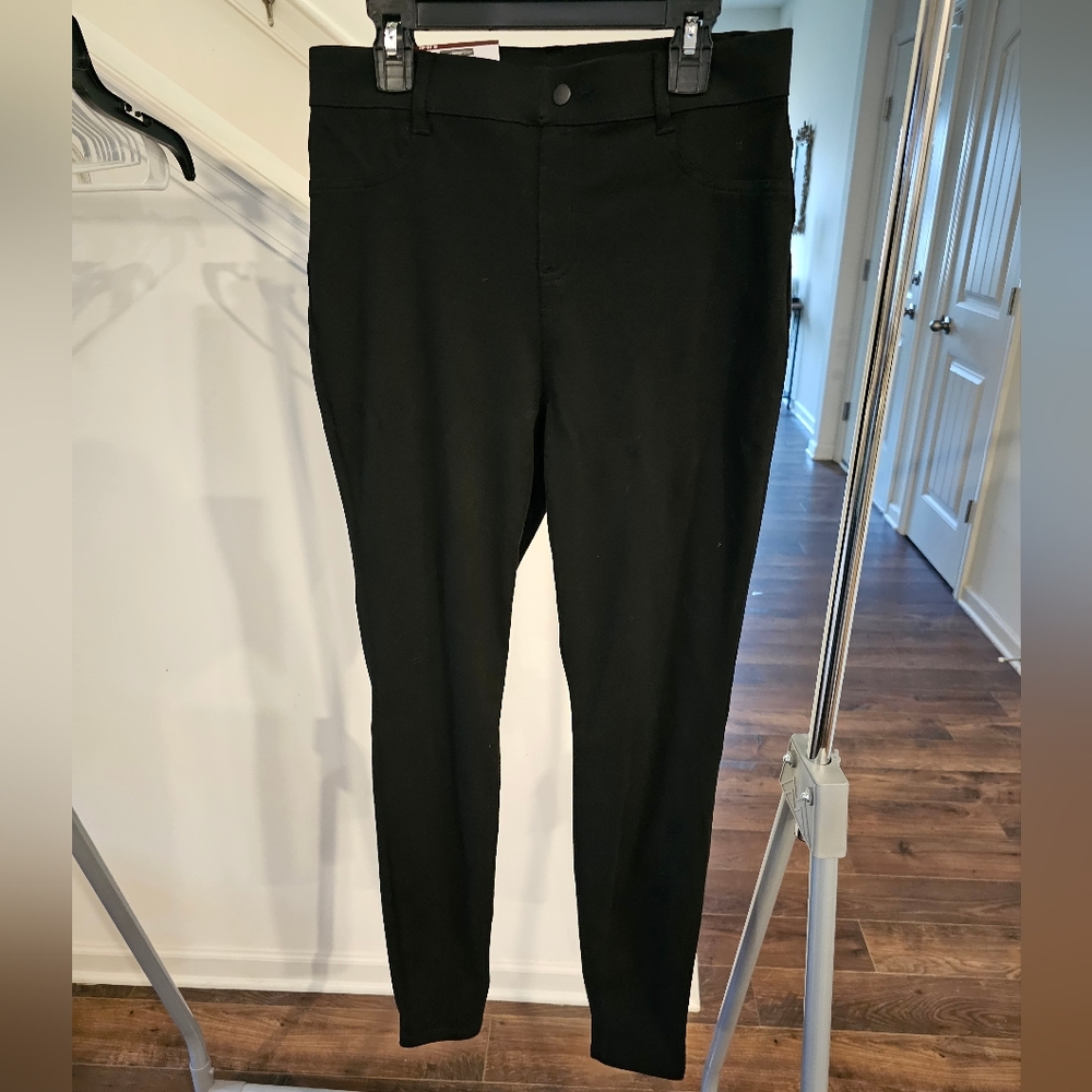 Black jeggings NWT